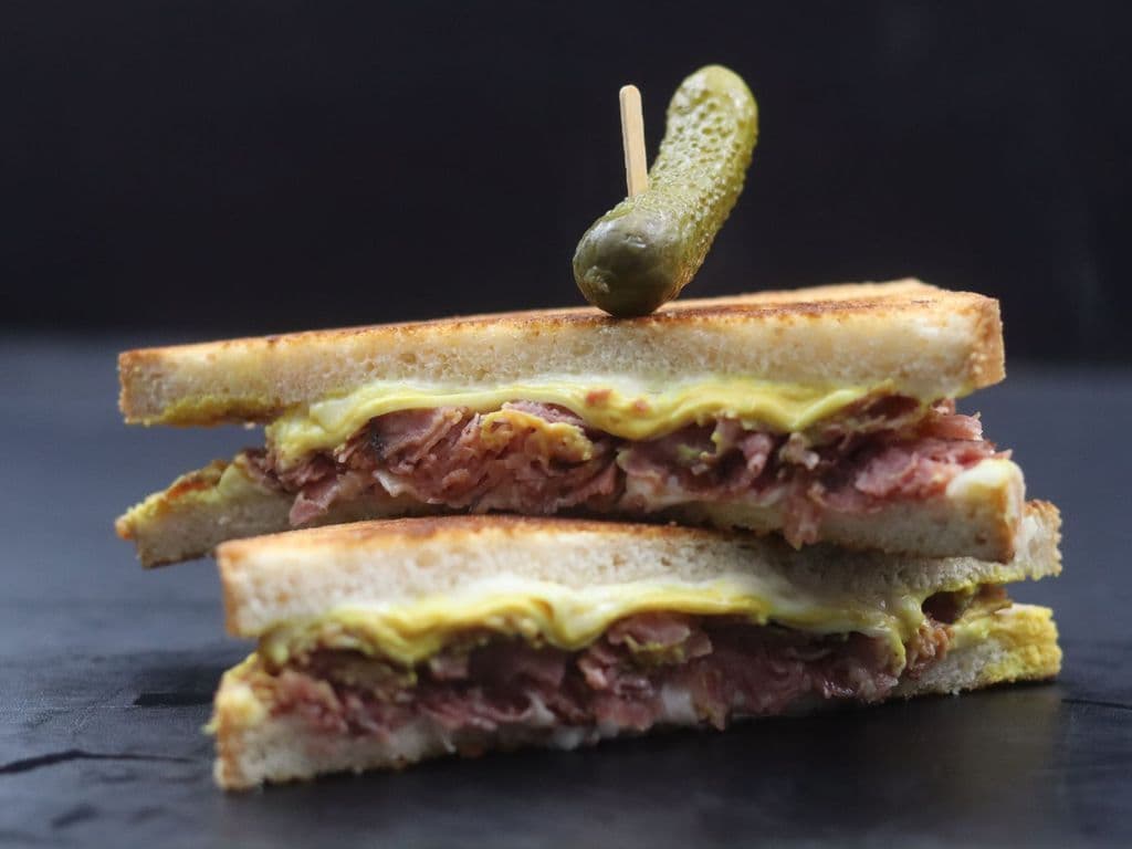 Grilled Cheese à la Viande Fumée / Smoked Meat Grilled Cheese