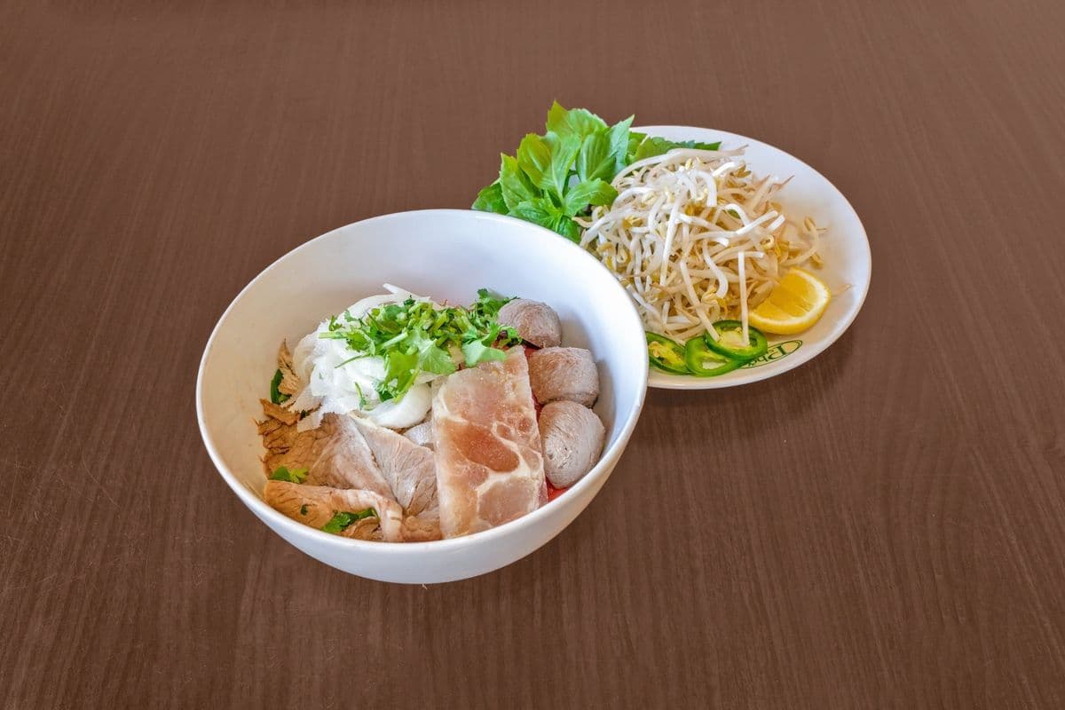 26 Egg Noodle With Beef Ball