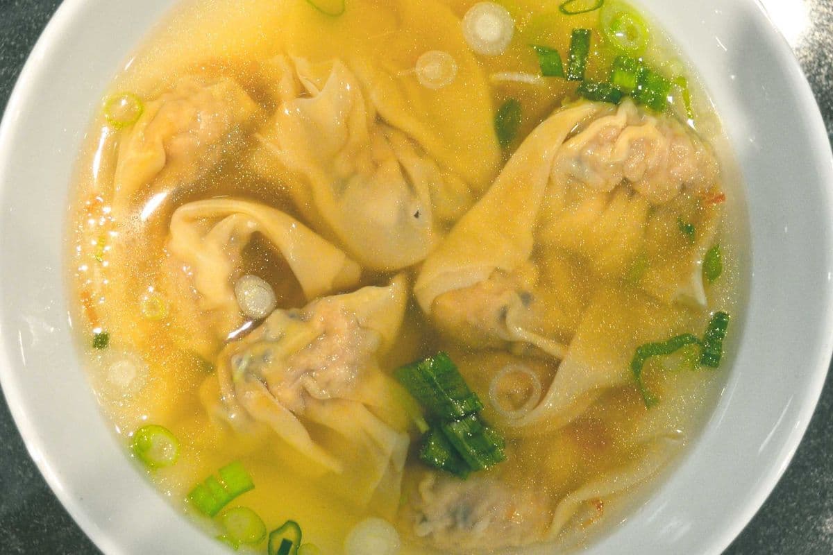 80. Wonton Soup (10 pcs)