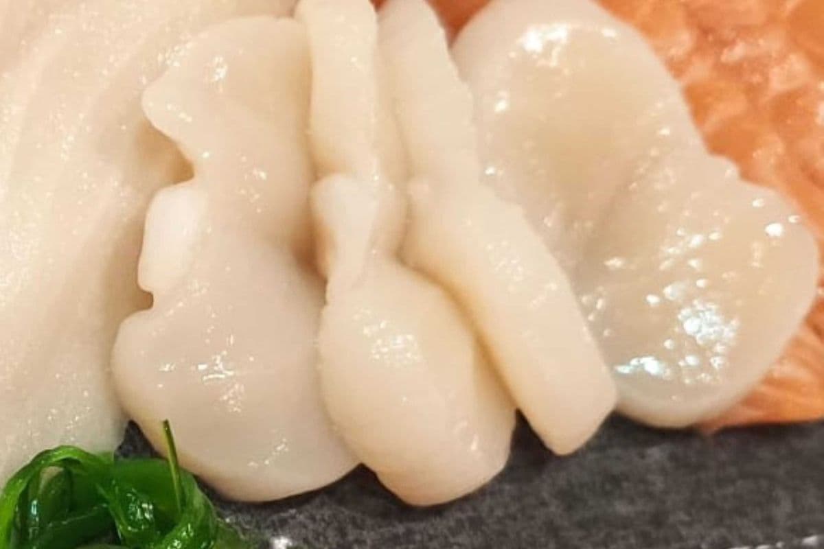 Scallop Sashimi (2 pcs)