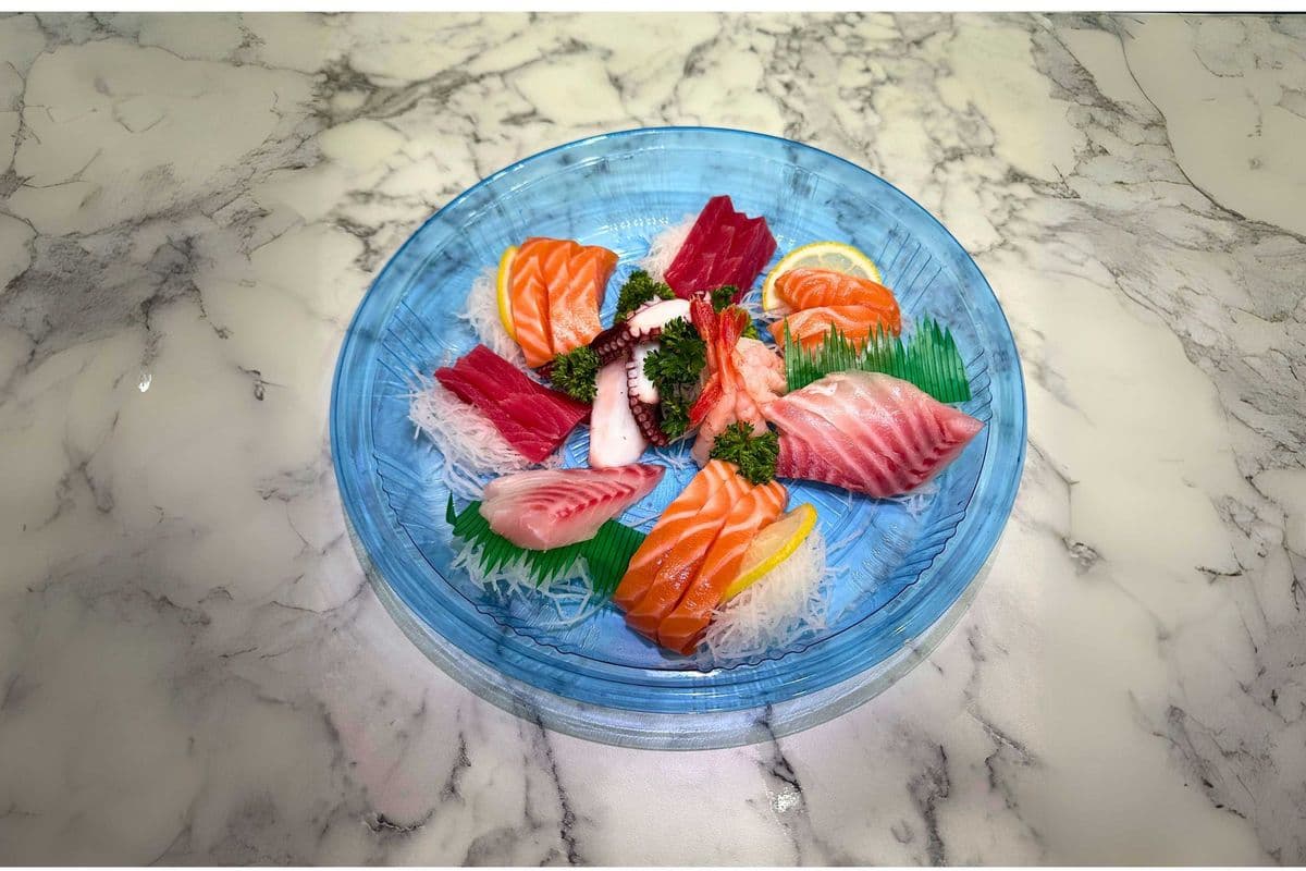 ST1. Sashimi Tray A (24 pcs)
