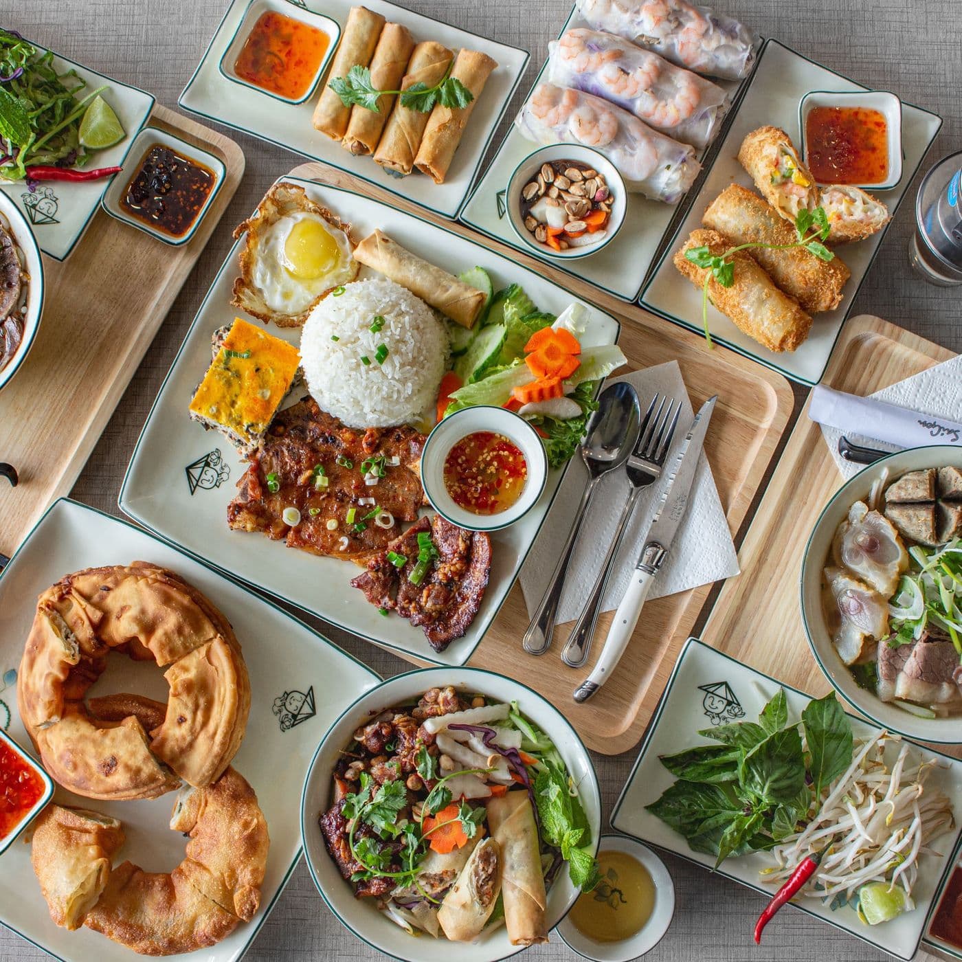 CÔ CHÍN SAIGON