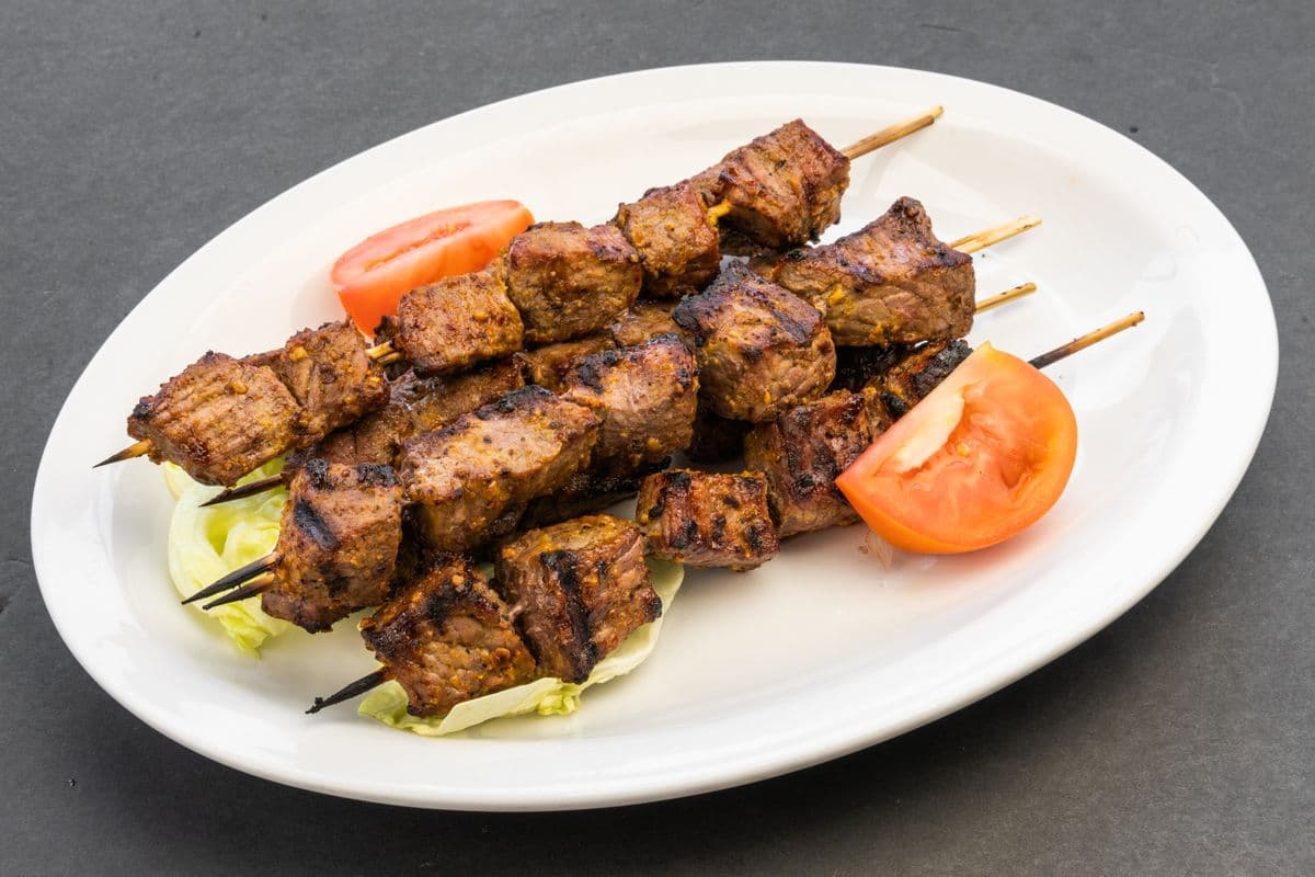 Brochette de boeuf ou de poulet / Beef or Chicken Brochette