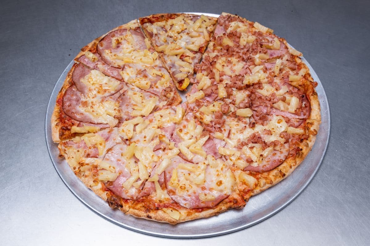 Medium Super Hawaiian Pizza