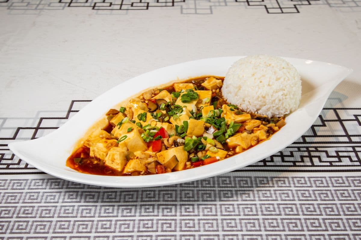 928. Spicy Minced Pork with Tofu on Rice 麻婆豆腐飯