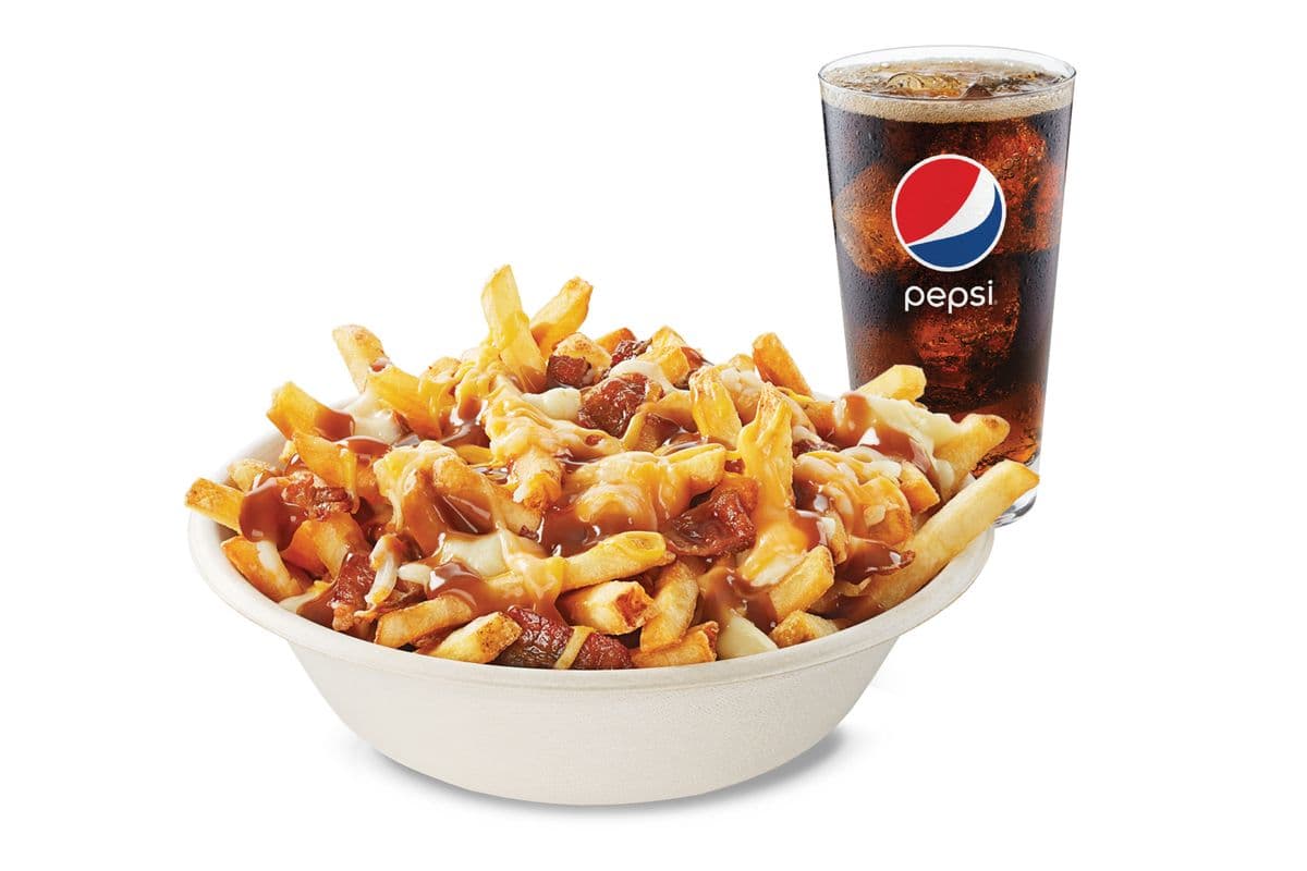 Poutine Bacon et double fromage avec boisson gazeuse 20 oz / Bacon Double Cheese Poutine Combo