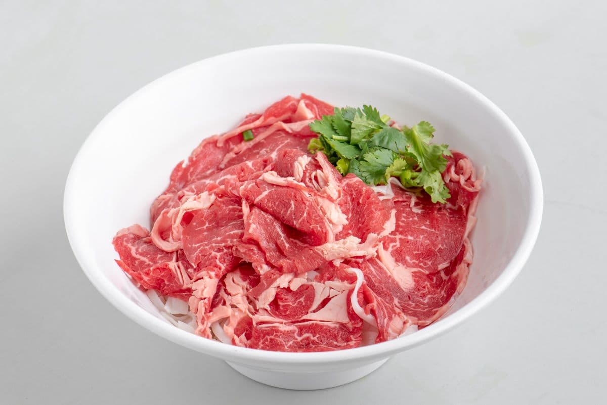 041. Angus Beef Rice Noodle Soup (Rare)
