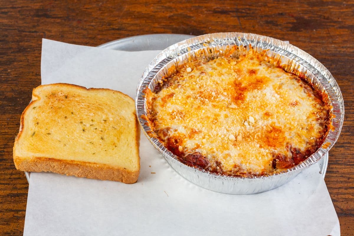 Spaghetti with Meat Sauce and Garlic Toast