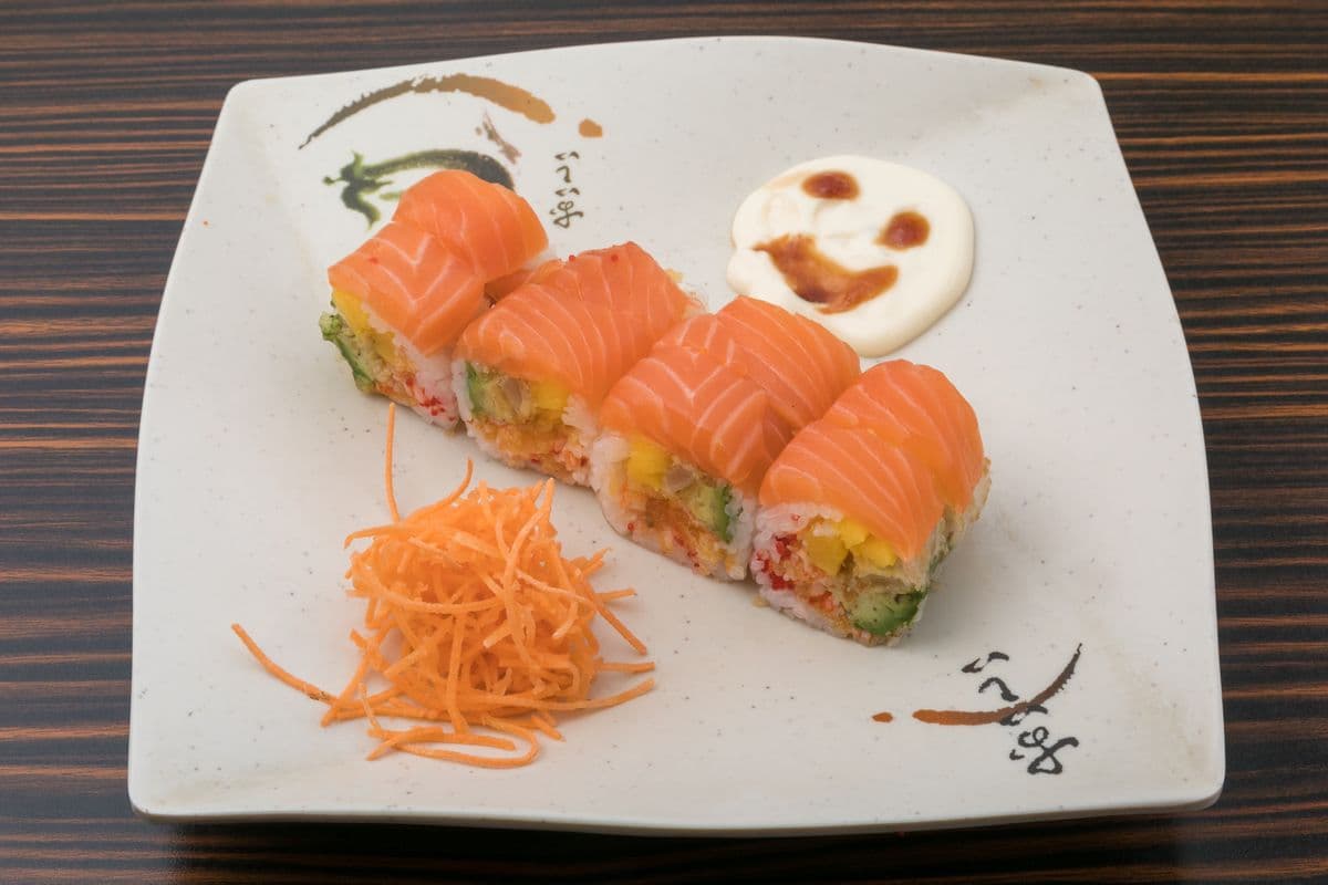 46B. Rouleau maki au saumon exotique / Exotic Salmon Maki Roll