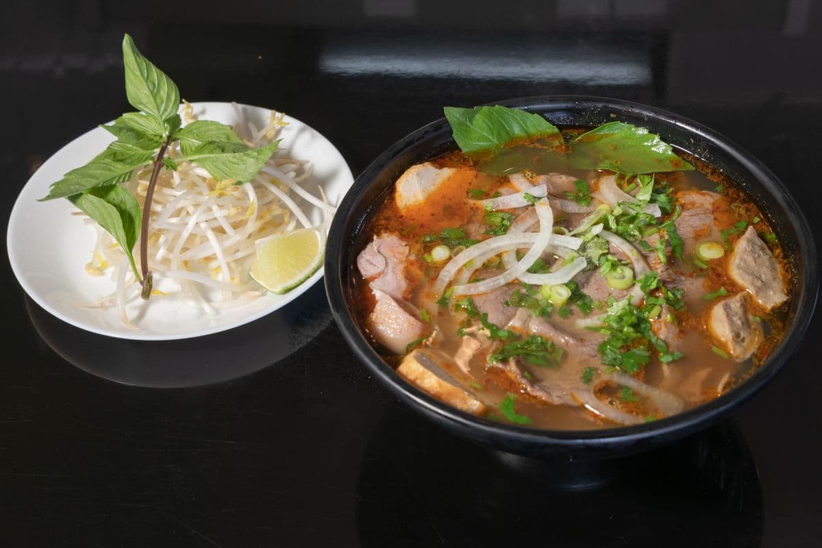 25. Hue's Special (Spicy) - Bun Bo Hue (Large size)