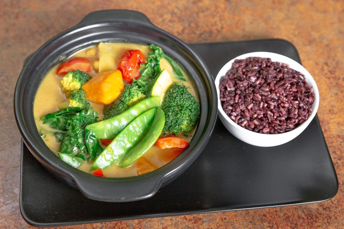 Spicy Yellow Curry Clay Pot