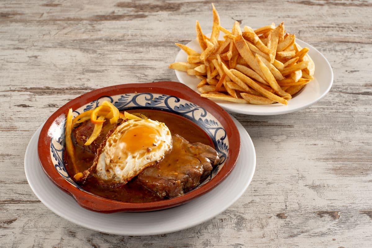 Strip Loin Steak (10 oz.) in White Wine Sauce with Fries - Bife a Casa