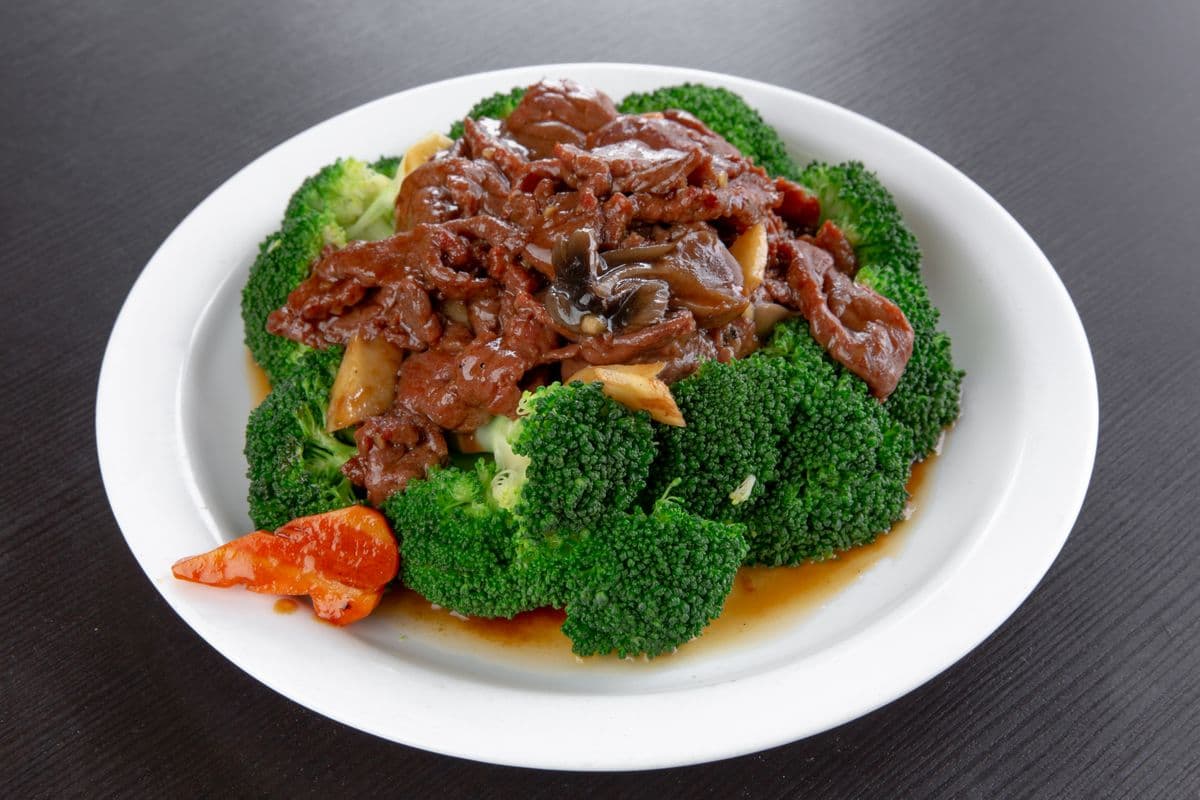 E12. Beef with Seasonal Greens 时菜牛肉
