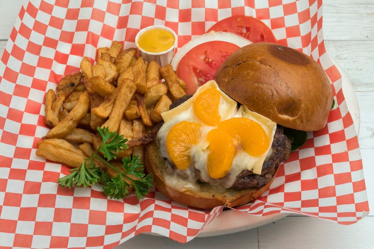 Burger Westmount (1/2 lb) / Westmount Burger (1/2 lb)