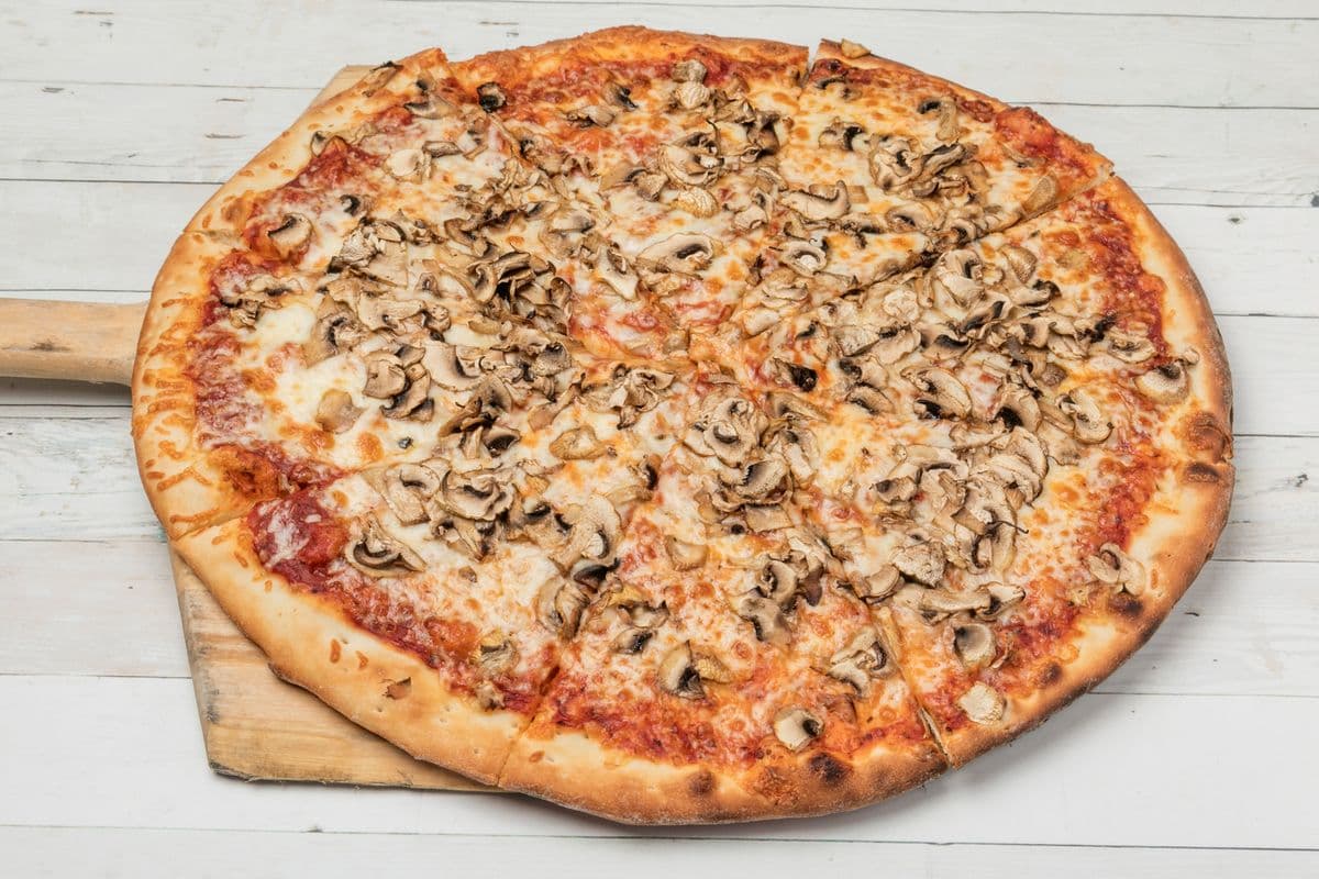Pizza moyenne aux champignons / Medium Mushroom Pizza