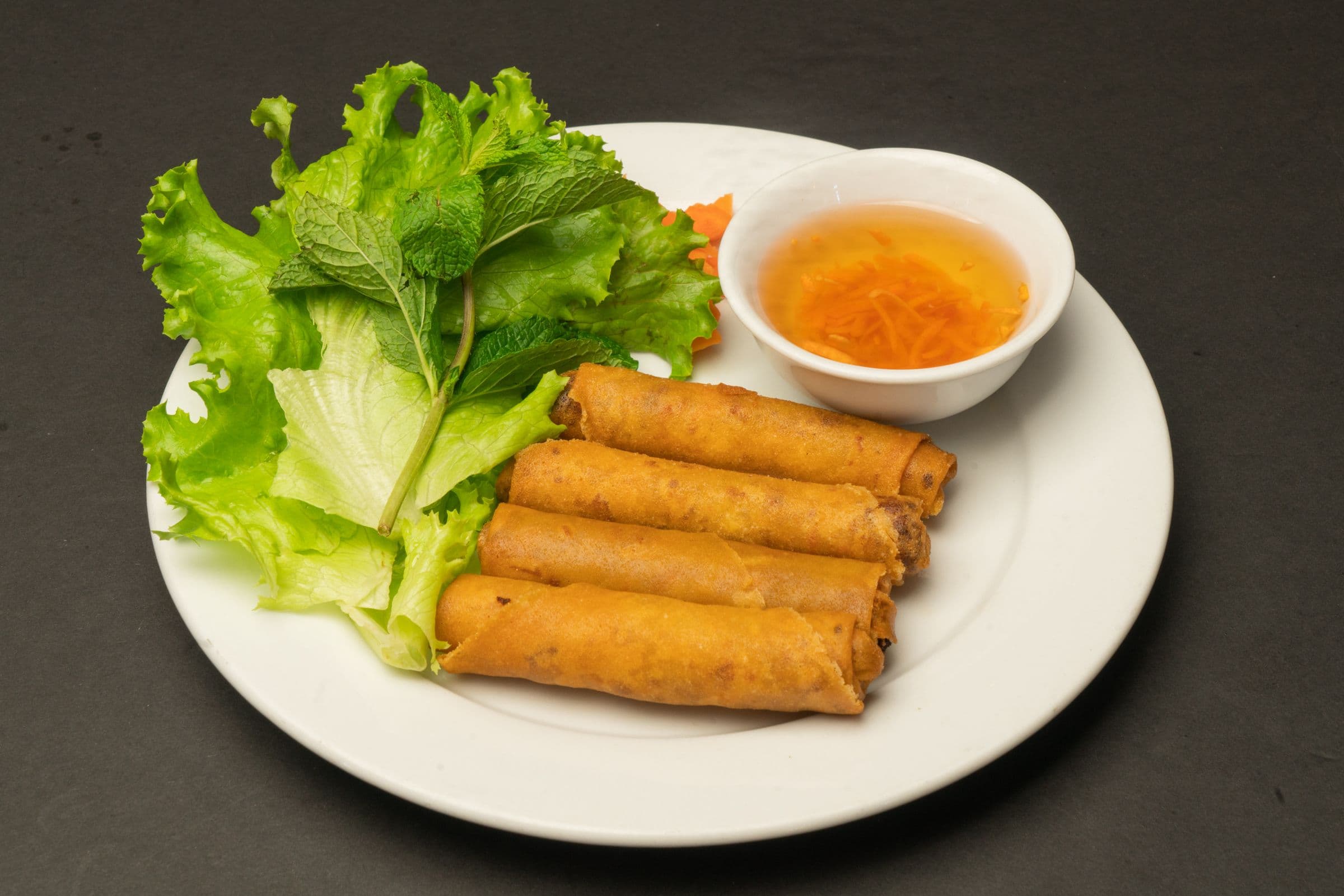 C6. Vegetarian Spring Rolls (2 pcs)