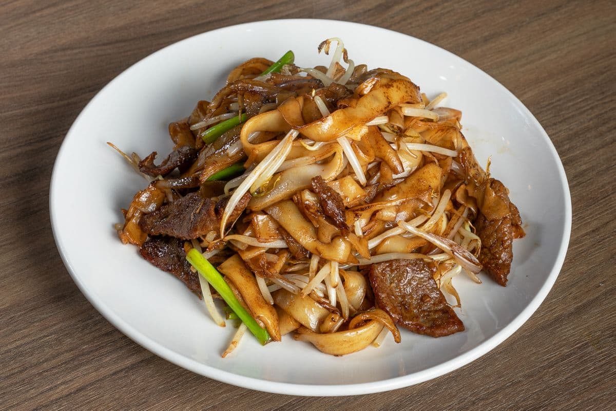 Pan-Fried Sliced Beef with Rice Noodles
