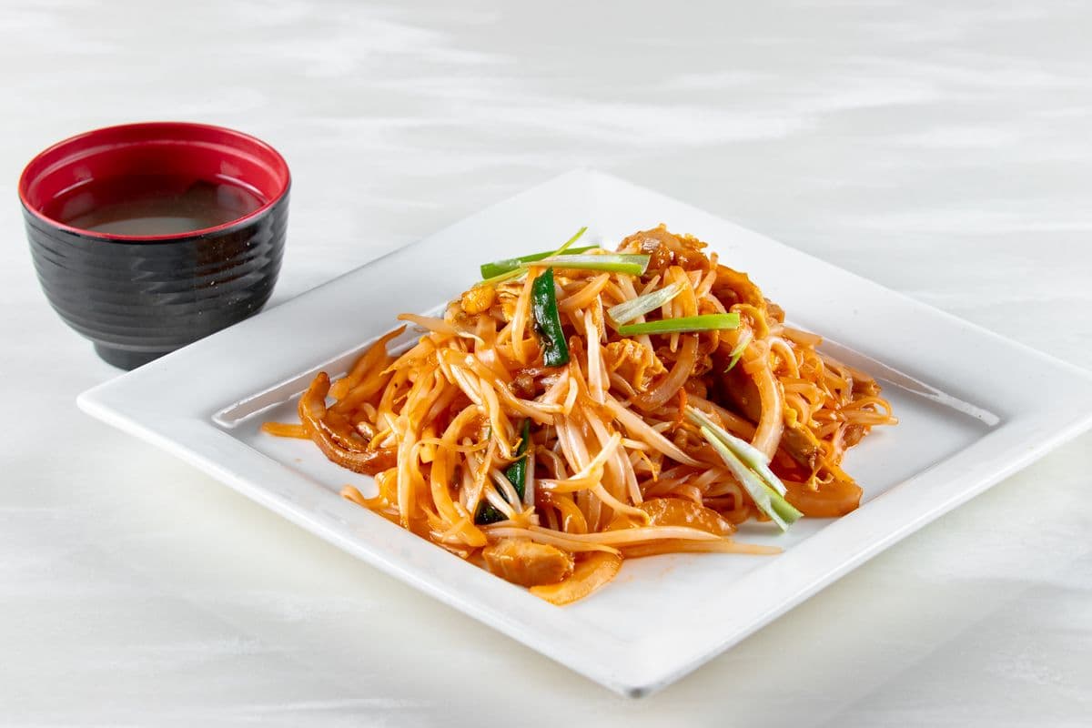 N61. Chicken Pad Thai