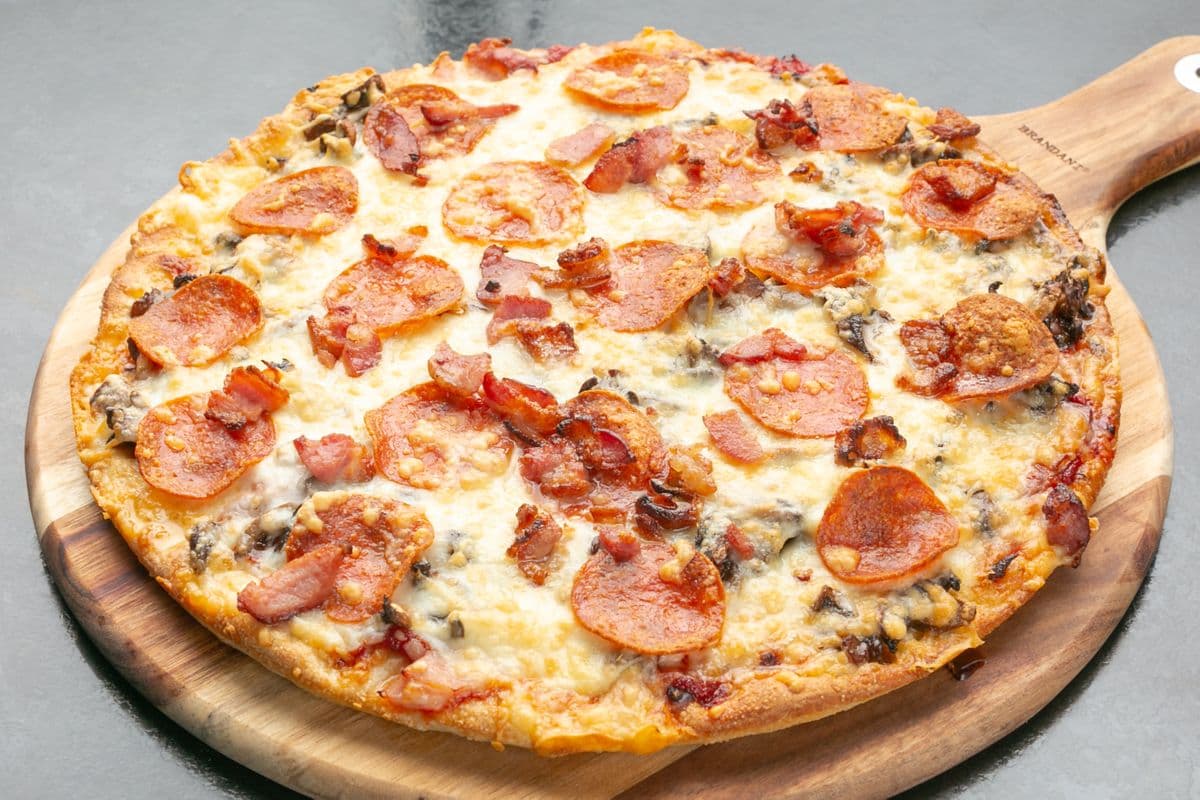14" Real Canadian Classic Pizza (Large (14"))