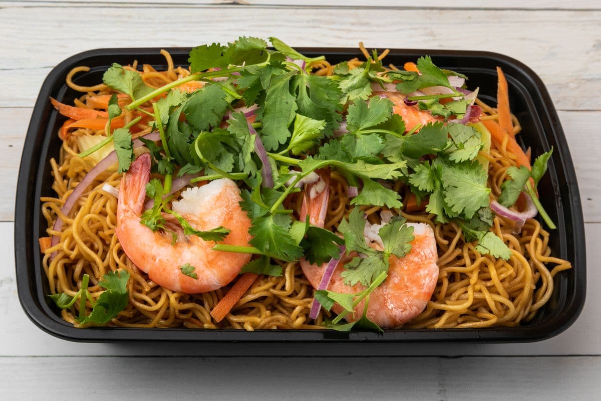 Nouilles aux crevettes et légumes sautés / Noodles with Shrimp and Vegetable Sauté