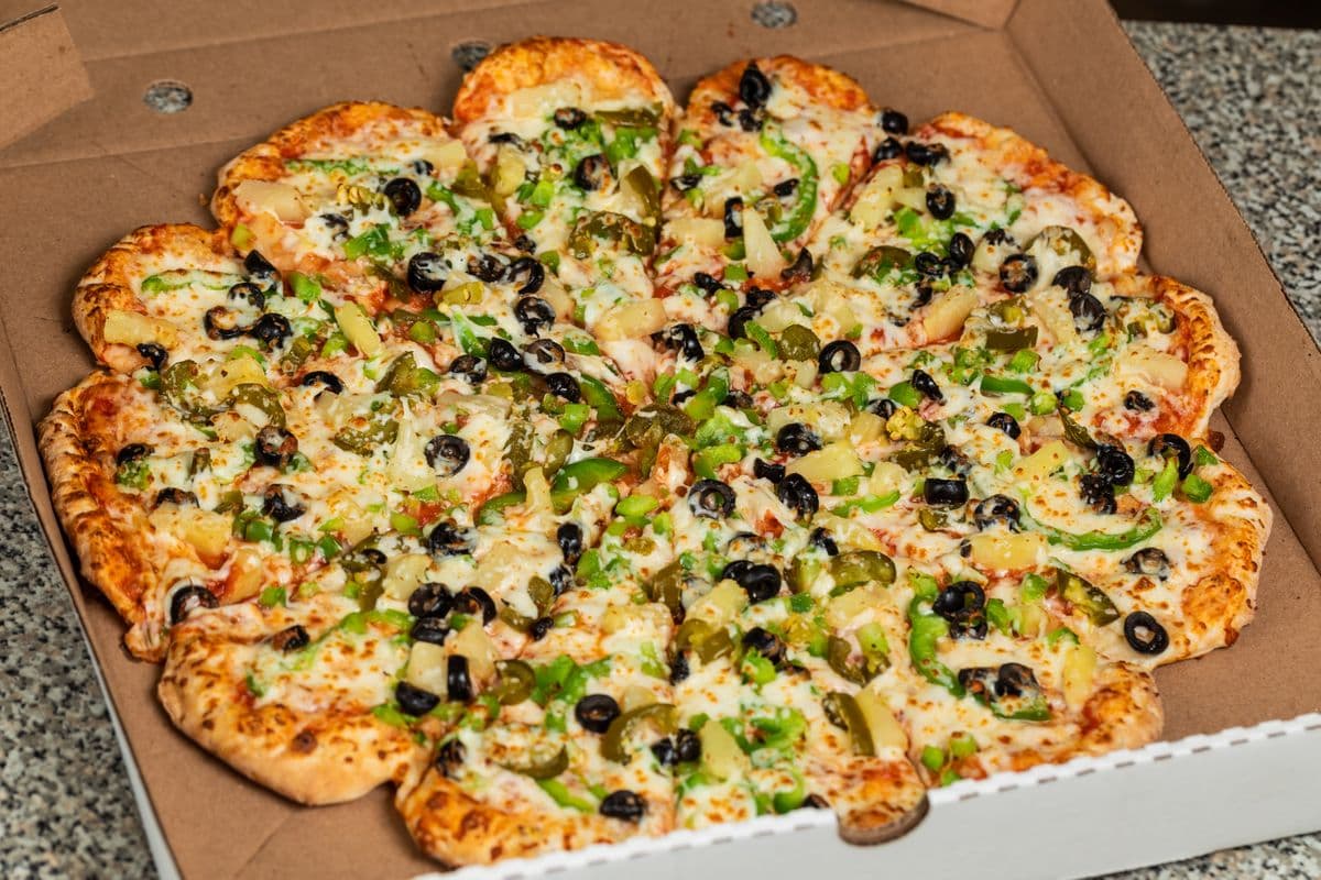 Medium Hawaiian Pizza