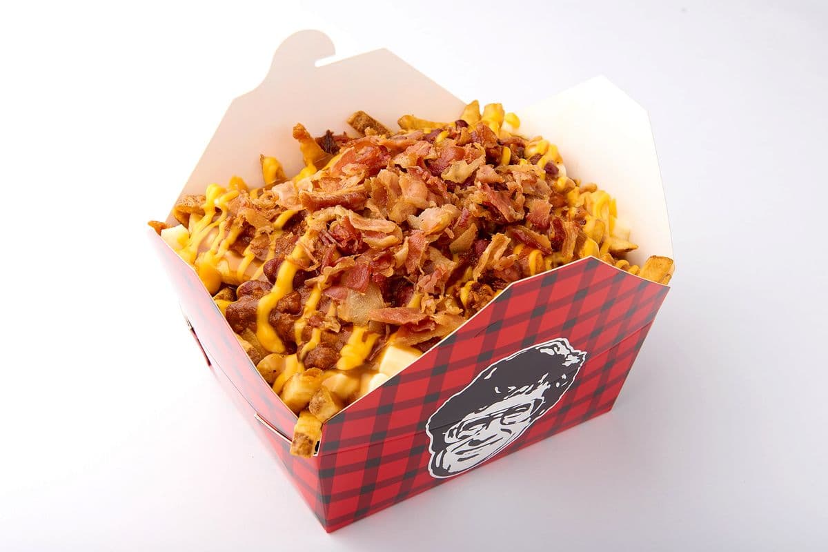 Chili Cheese Bacon Poutine