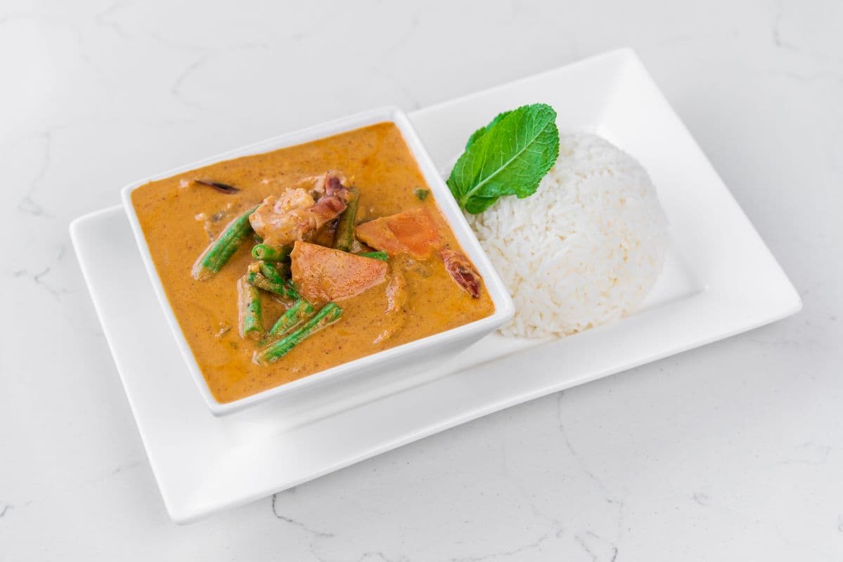 70. Yellow Curry with Shrimp (5 pcs) and Vegetable