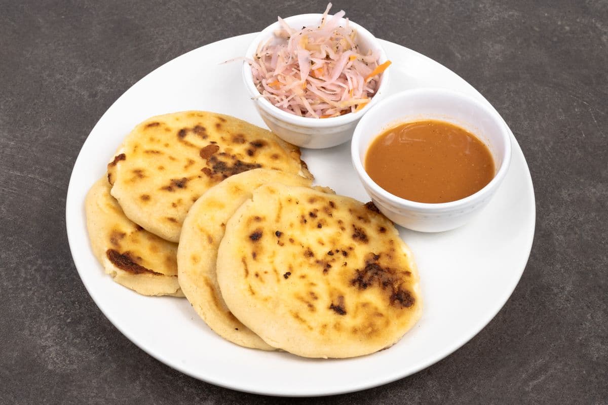 Pupusas with One Filling (One Ingrediente)