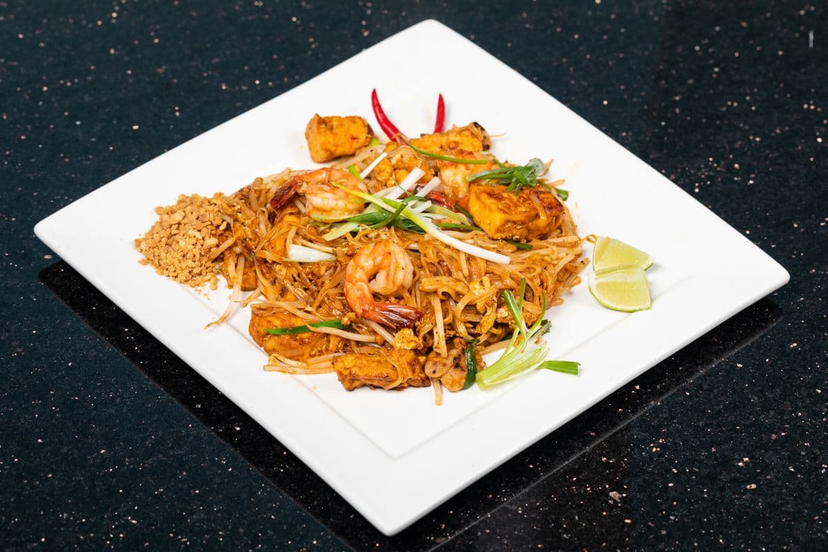T03. Pad Thai with Chicken and Shrimp - Pad Thai Tom, Ga
