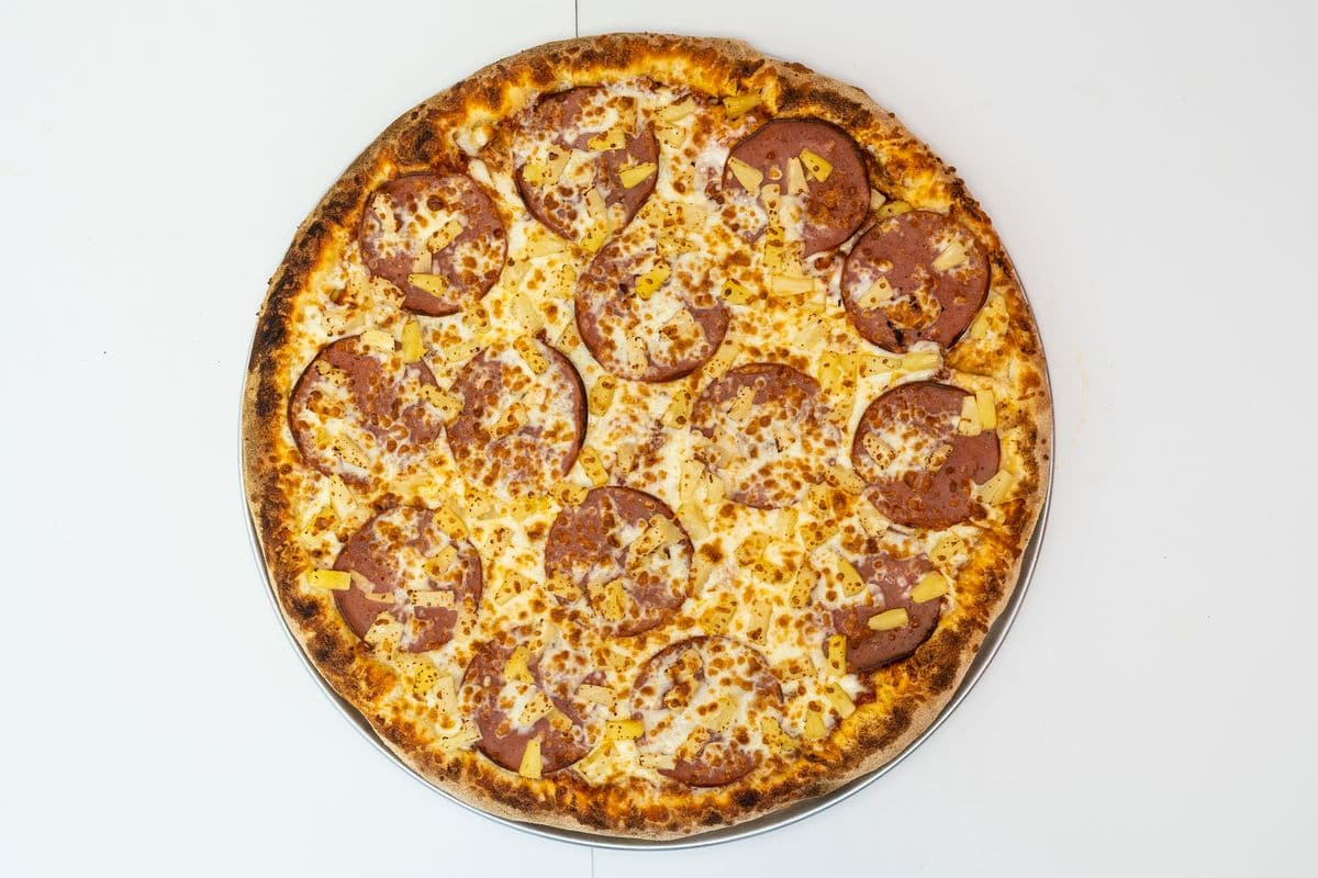 18" Hawaiian Pizza