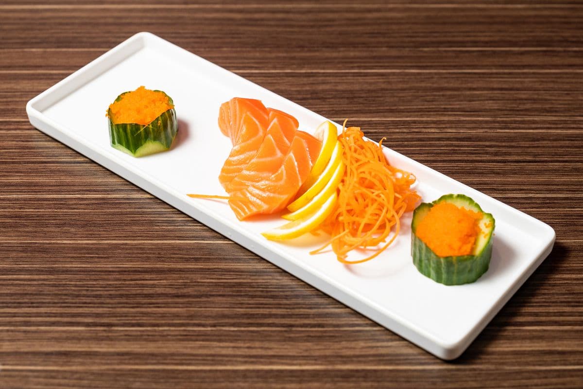 Salmon Sashimi (3 pcs)