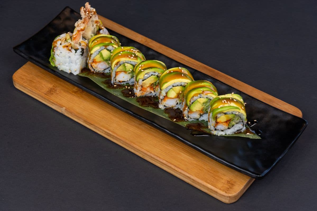 S02. Green Dragon Roll (8 pcs)