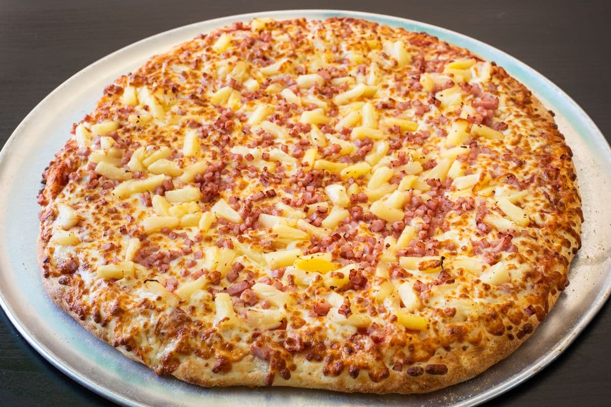 16" Extra-Large Hawaiian Pizza