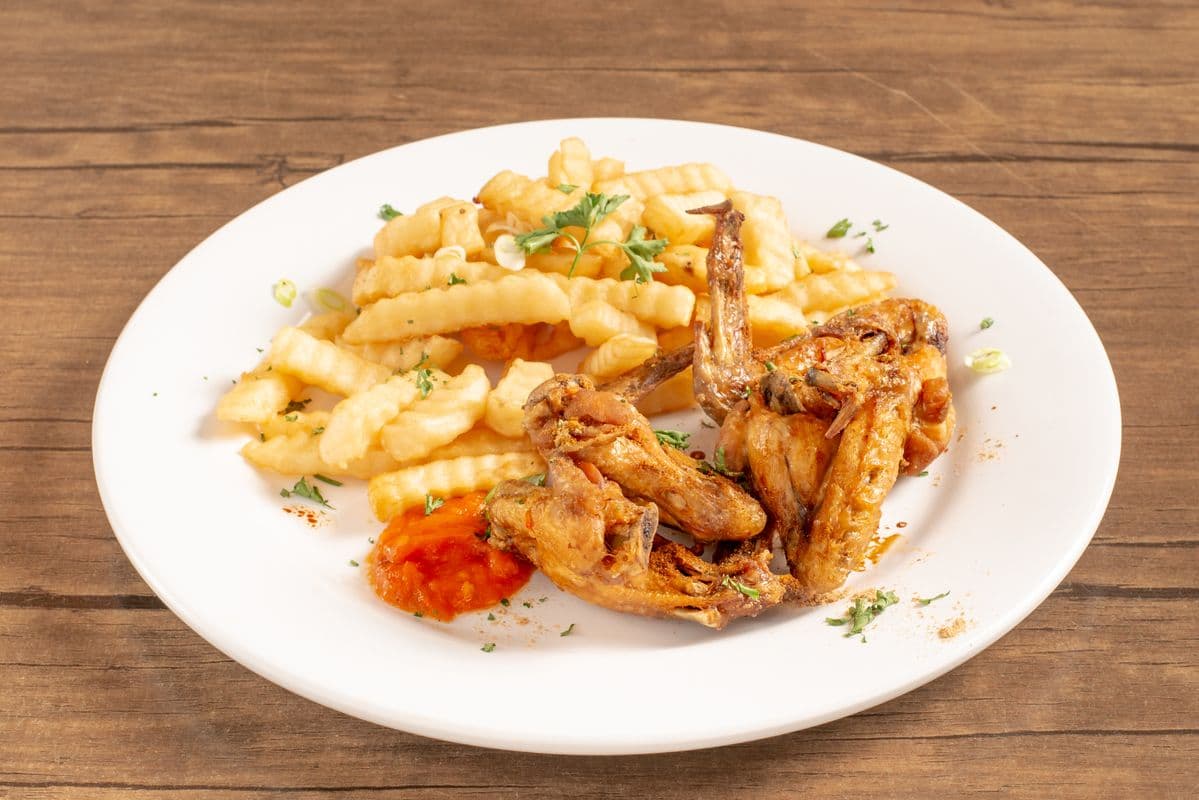 Chicken Wings with Fries
