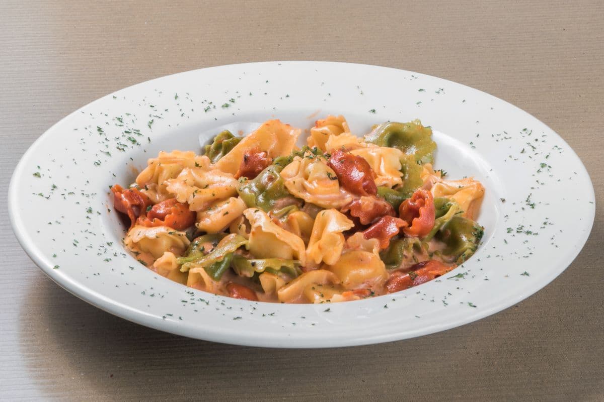 Tortellini large avec sauce rosée gratinée