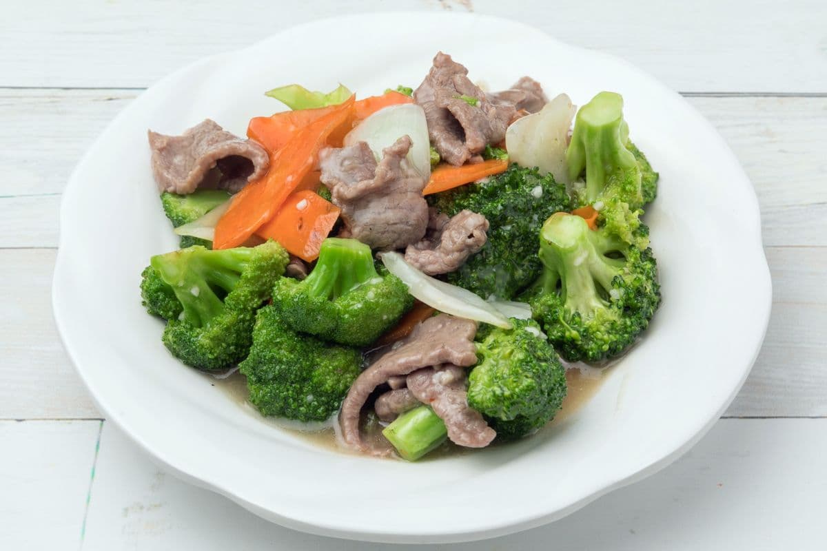 B13 - Boeuf sauté au brocoli / Beef with Broccoli