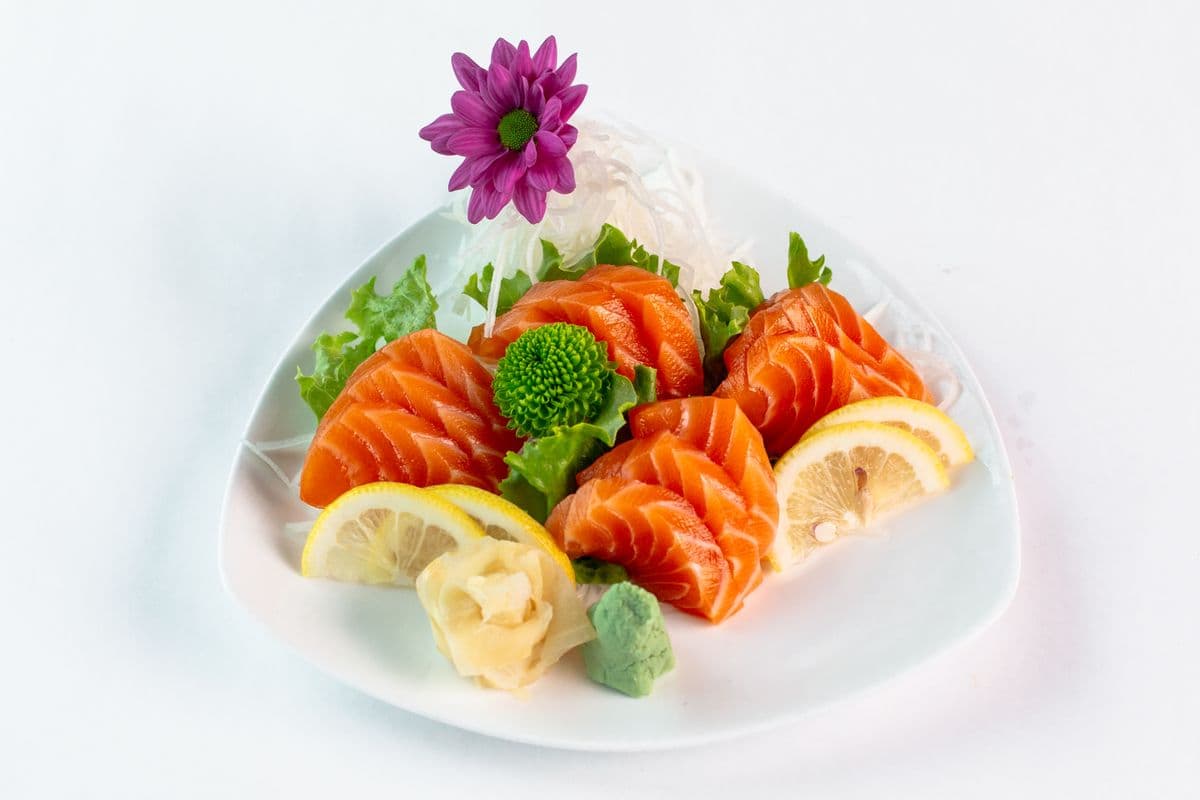 126. Salmon (Sake) Sashimi (3 pcs)