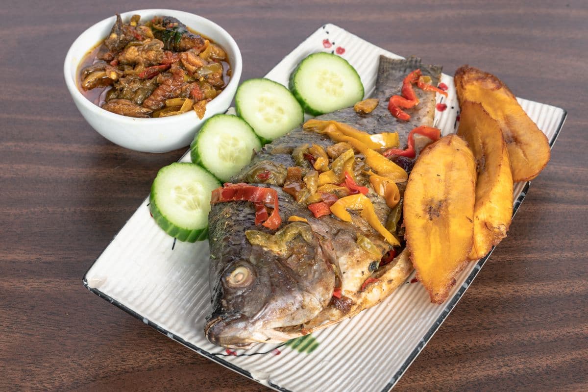 BBQ/Grill Fish (Tilapia fish) serve with Plantain and vegetable (Large)