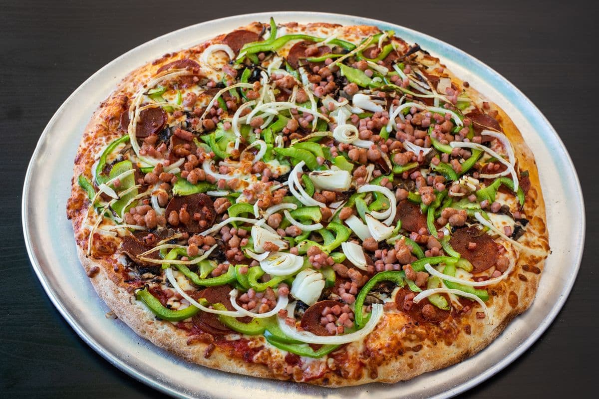 14" Large Deluxe Pizza