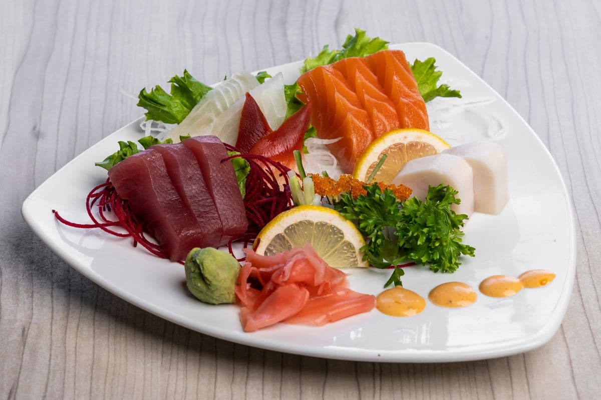Deluxe Sashimi (15 pcs) with rice