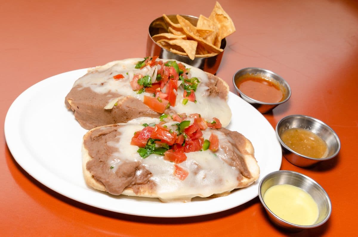 29. Molletes