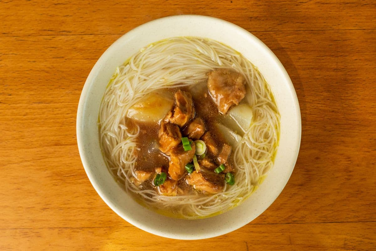 D9. Vermicelli or Macaroni in Soup with Braised Beef Brisket