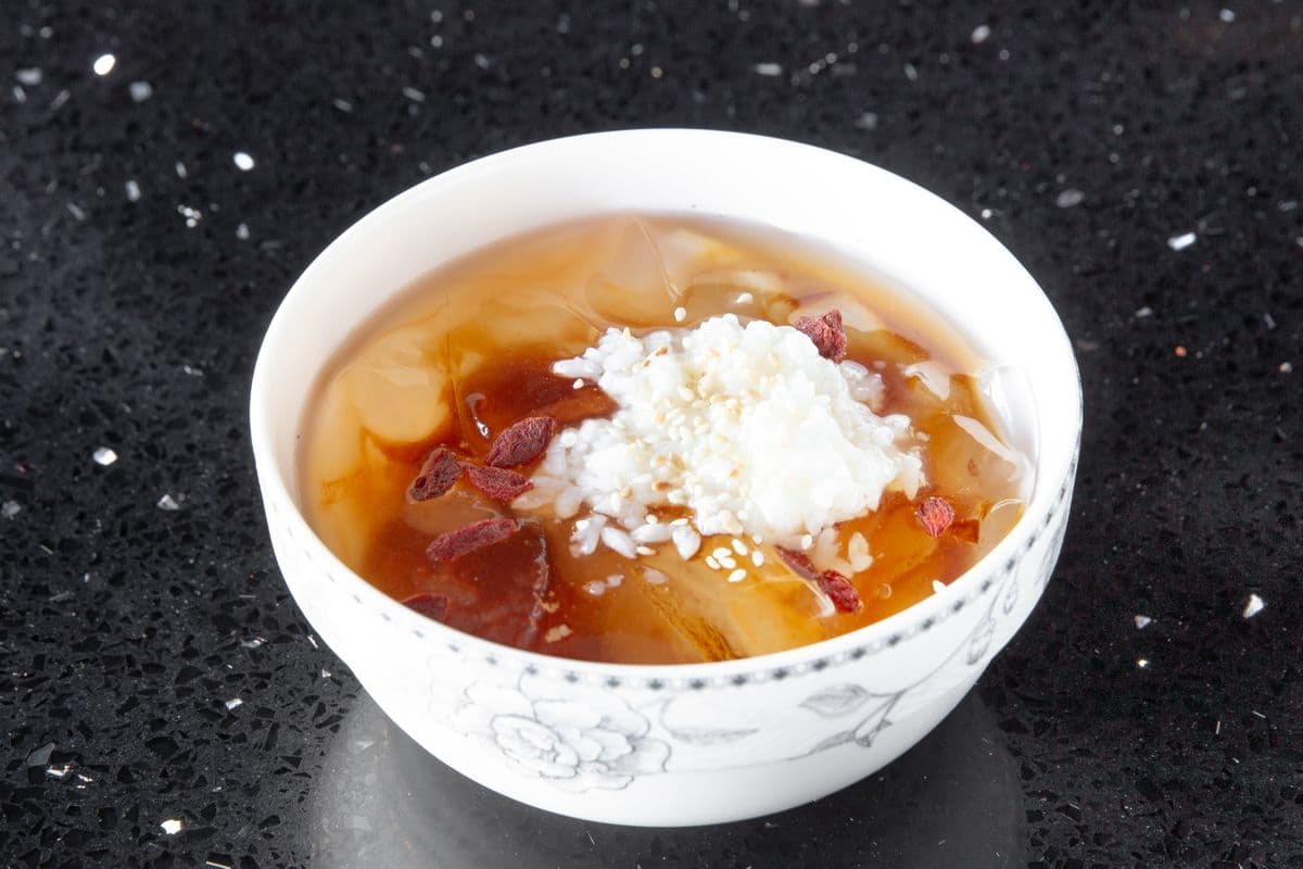 E2. Iced Jelly with Brown Sugar Sauce