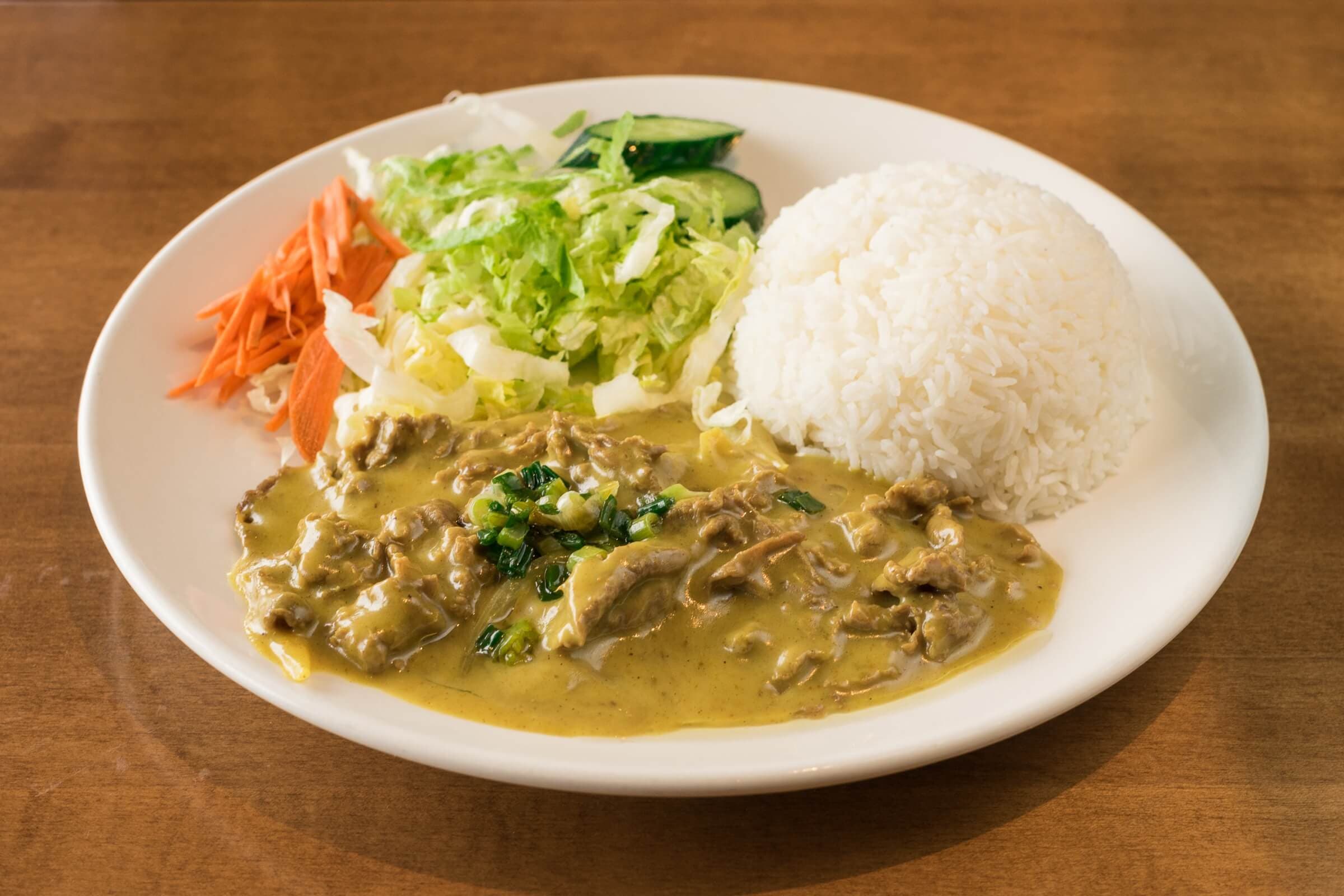 124. Saigon-Style Stir-Fried Beef with Spicy Curry Sauce on Steamed Rice