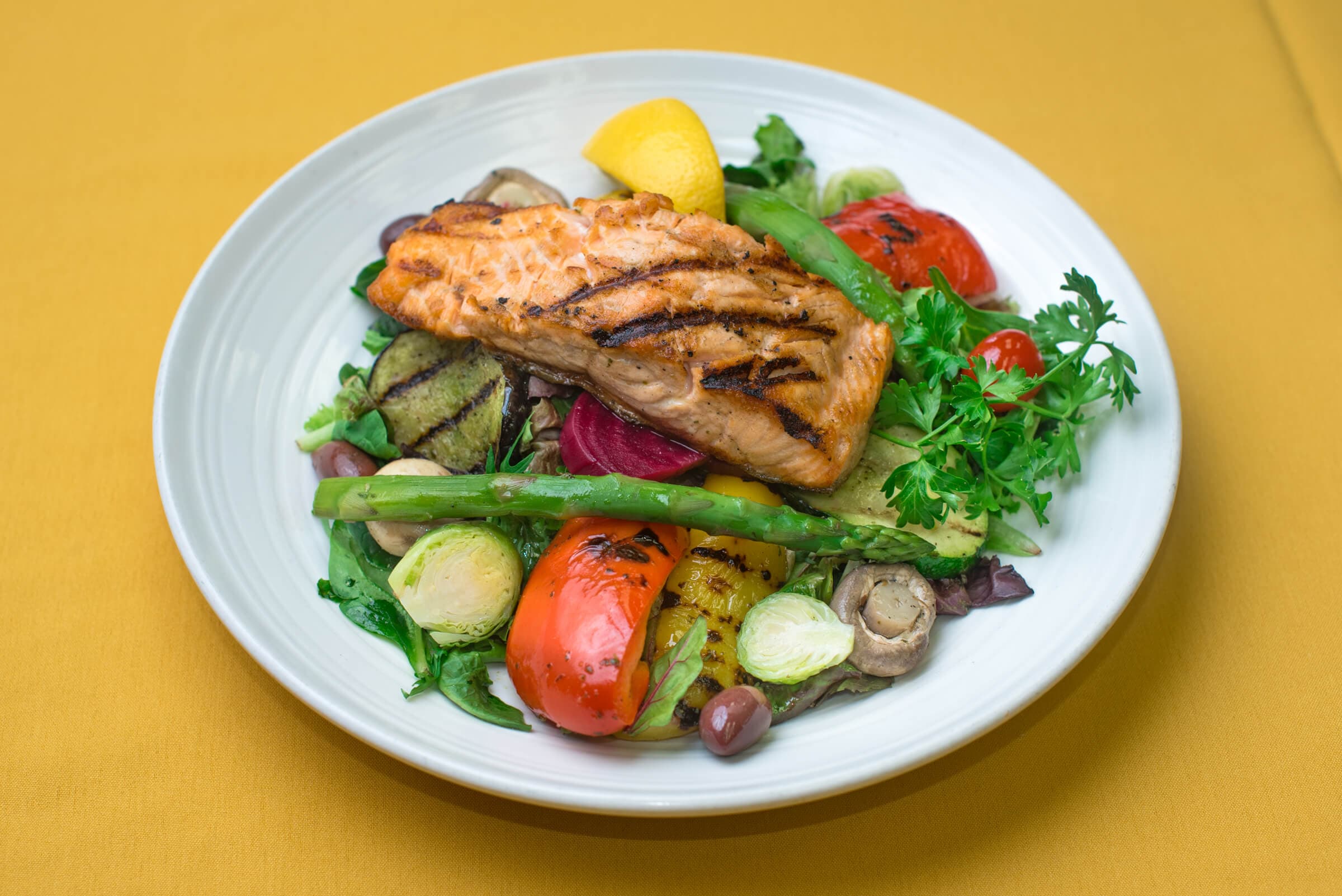 Insalata La Veranda alla Griglia con Salmon